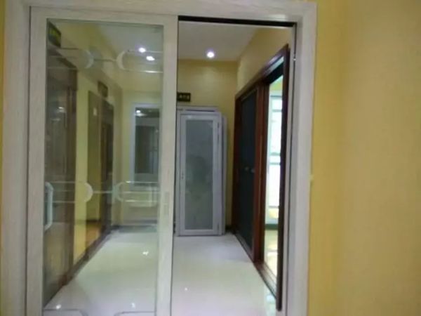 衡阳市江西商会走访考察衡阳皇家金牌门窗专卖店