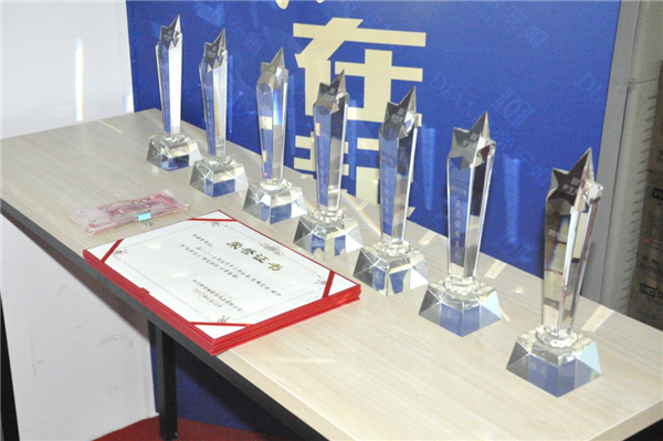 帝安姆全屋定制六月月度总结大会暨员工表彰大会顺利召开 帝安姆全屋定制六月月度总结大会暨员工表彰大会顺利召开