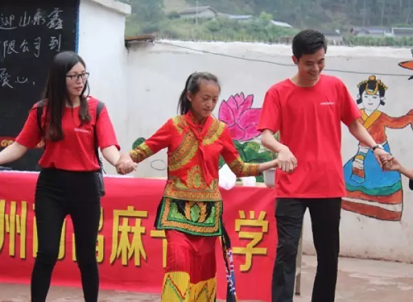 “爱鑫凝聚 书送希望”——鑫迪木门公益行走进大凉山 “爱鑫凝聚 书送希望”——鑫迪木门公益行走进大凉山