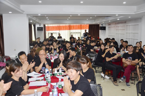 荣高智能门窗:第三届超级店长特训火爆进行中 荣高智能门窗:第三届超级店长特训火爆进行中