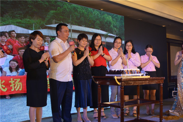  诗尼曼：相知相伴14载，有诗有你才是未来