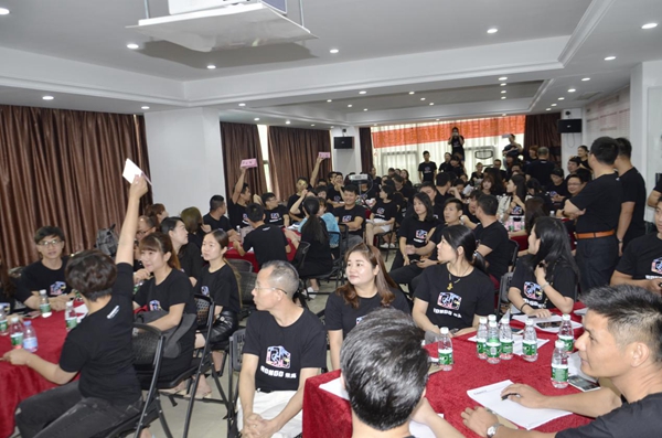 荣高智能门窗:第三届超级店长特训火爆进行中 荣高智能门窗:第三届超级店长特训火爆进行中