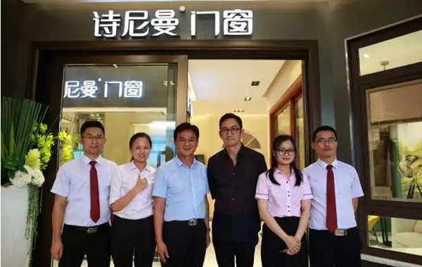 璀璨十四周年,无忌哥哥与诗尼曼一起过生日! 璀璨十四周年,无忌哥哥与诗尼曼一起过生日!