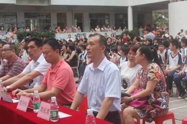 一位古道热肠的有心人 ——旭辉五金发展有限公司董事长曾庆伟助学纪事 一位古道热肠的有心人 ——旭辉五金发展有限公司董事长曾庆伟助学纪事