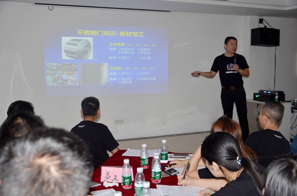 荣高智能门窗:第三届超级店长特训火爆进行中 荣高智能门窗:第三届超级店长特训火爆进行中