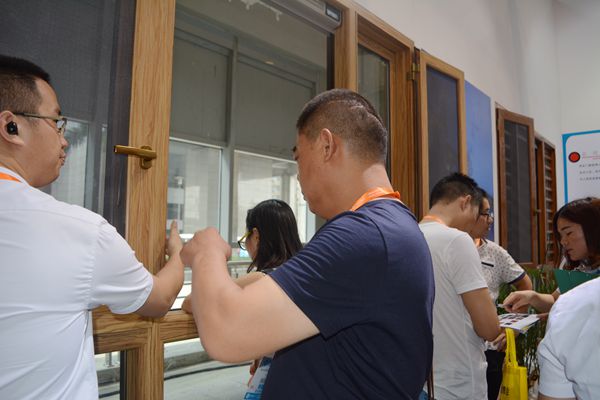 希拓门窗副总经理尹建:注重技术创新 只做最优质产品 希拓门窗副总经理尹建:注重技术创新 只做最优质产品