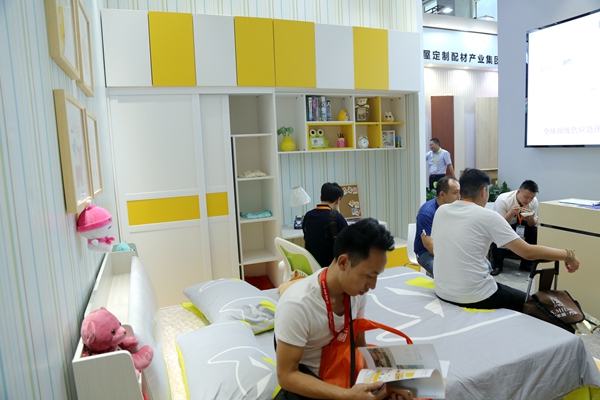 隆时得全铝定制家具，传递健康、环保、安全理念
