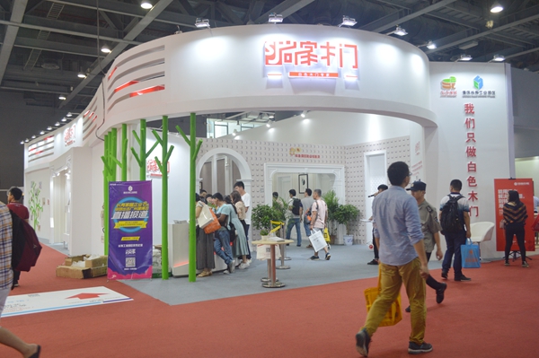 尚家木门总经理周禄云：采用东南亚橡胶木，尚家做好白色木门