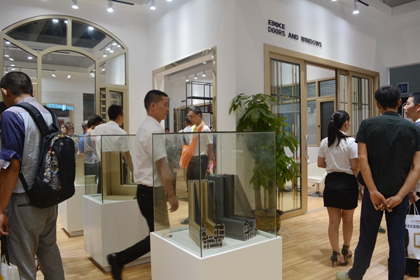 伊盾营销总监赖剑波：把握年轻消费者需求，四大新品亮相建博会