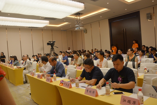 让世界看见东方美——卓木王携手王刚震撼发布红木大家居商业模式