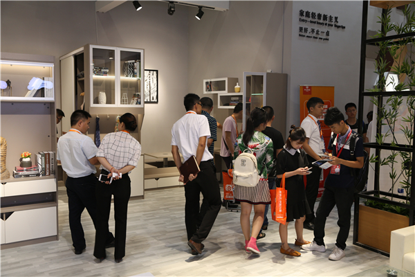伊仕利家居：从一到全，征战大家居，“橱”彩建博会