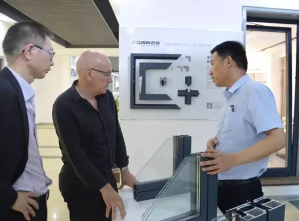 法国建筑科学中心(CSTB)负责人拉吉尔访问智赢门窗