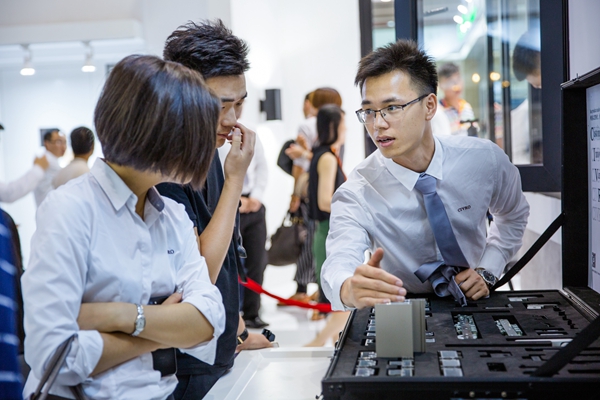 希洛总经理冯涛：第二代新品亮相建博会，吸睛十足