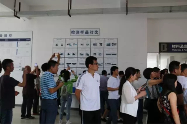 数百人参观贝克洛全球研发中心 探研观察学习