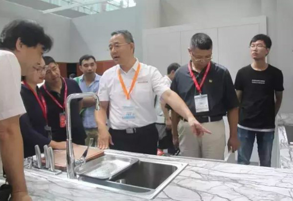 中国建博会（广州）快讯：大信展位人气爆棚