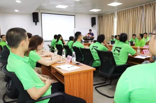 方麒门窗与经销商共谋发展大计—【方麒商学院】终端培训会议如火如荼进行中