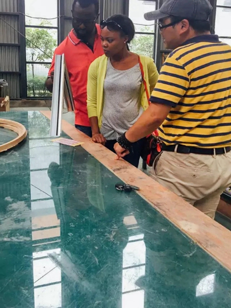 出口级木铝门窗:美萨,外宾来访总部 合作共赢 出口级木铝门窗:美萨,外宾来访总部 合作共赢