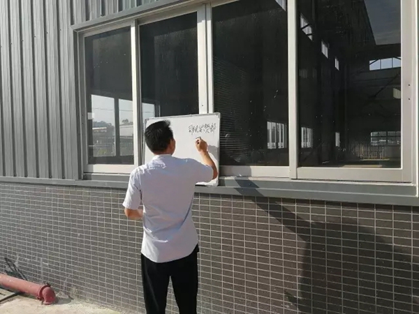 御皇贵族门窗:七月份优秀班组表彰大会及员工动员大会 御皇贵族门窗:七月份优秀班组表彰大会及员工动员大会