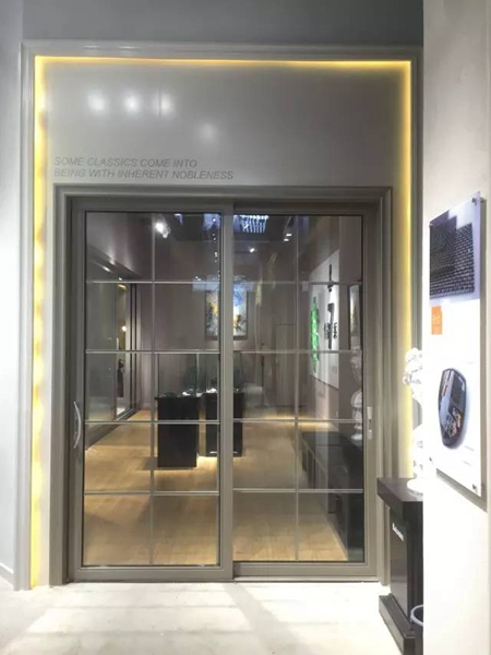 业界神话：建博会罗兰西尼4天招商113家! 