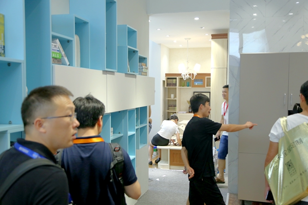 隆时得全铝定制家具，传递健康、环保、安全理念