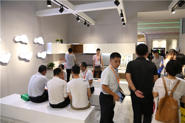 伊仕利家居：从一到全，征战大家居，“橱”彩建博会