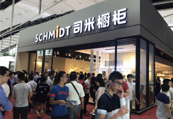 厉害了！司米橱柜3D镭射板在中国建博会（广州）上实力圈粉