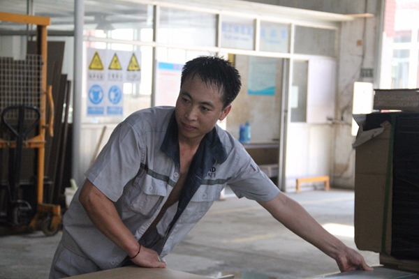 汗流浃背谱新篇——致敬奋斗在生产一线的鑫迪家人们