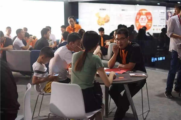 桔家衣柜李子飞:金牌厨柜出品,高端定制衣柜品牌首秀建博会 桔家衣柜李子飞:金牌厨柜出品,高端定制衣柜品牌首秀建博会