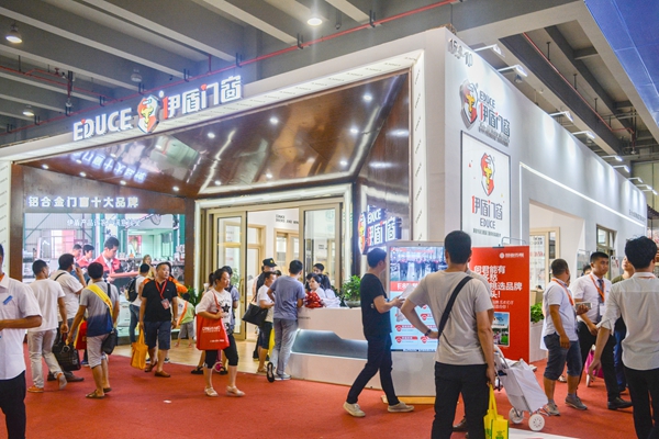 伊盾营销总监赖剑波:把握年轻消费者需求,四大新品亮相建博会 伊盾营销总监赖剑波:把握年轻消费者需求,四大新品亮相建博会