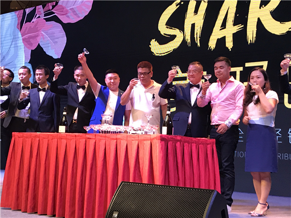共享·美好时代——为美尼美五周年盛典暨2017全国经销商战略大会圆满成功干杯！