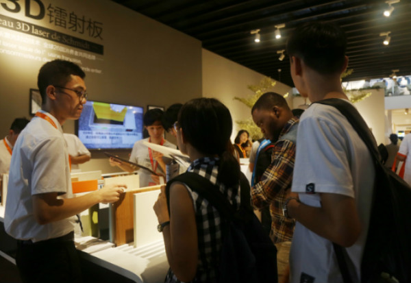 厉害了！司米橱柜3D镭射板在中国建博会（广州）上实力圈粉