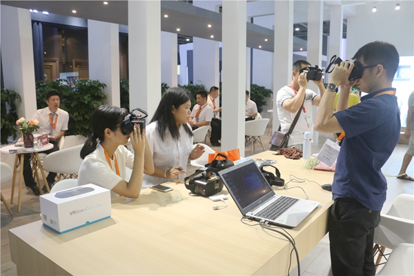 广州建博会完满收官，欧铂尼木门秀设计 • 耀领航！