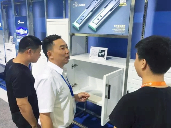 展会精品细数：欧锘斯五金“厚门铰链518Q”隆重登场