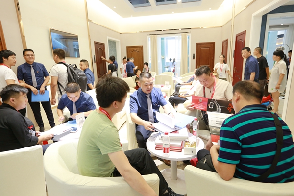 开心木门广州建博会首秀完美收官   新形象新产品新战略备受瞩目