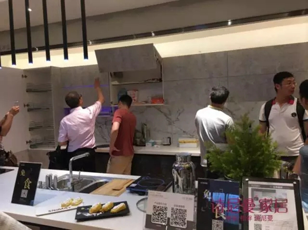 现在的实力派也都时兴“刷脸”了?来建博会,诗尼曼让你大开眼界! 现在的实力派也都时兴“刷脸”了?来建博会,诗尼曼让你大开眼界!