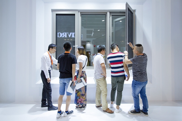 希洛总经理冯涛：第二代新品亮相建博会，吸睛十足