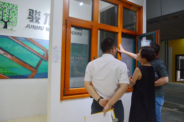 骏木门窗副总经理王洪杰：专注高端铝门木门窗产品 提供高品质服务