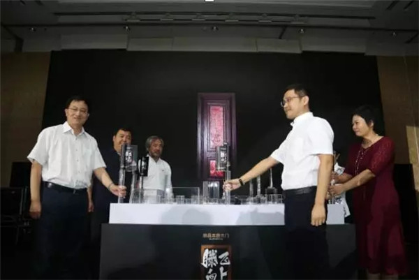 尚品本色：滕飞向上，绽放魅力东方