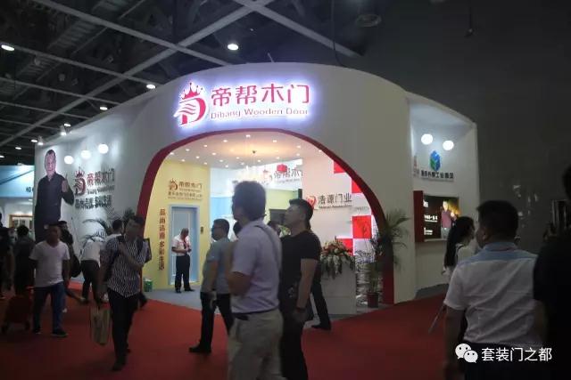 重庆木门“聚众”参加第十九届中国建博会 重庆木门“聚众”参加第十九届中国建博会