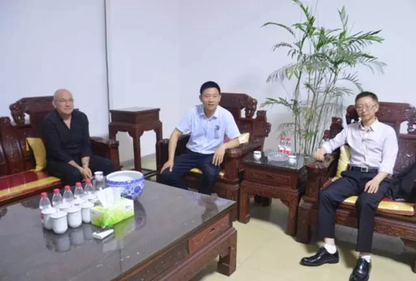 法国建筑科学中心(CSTB)负责人拉吉尔访问智赢门窗