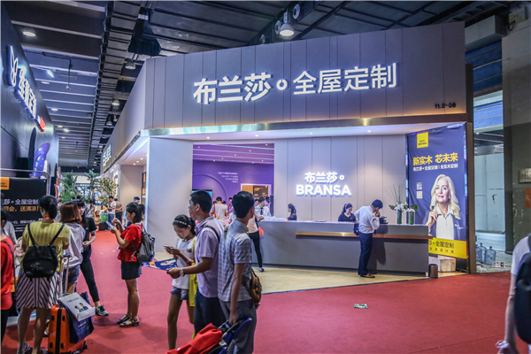 布兰莎：以高维打低维的姿态横空出世，携新实木产品惊艳建博会