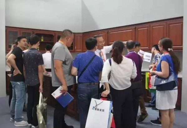 中国建博会（广州）快讯：大信展位人气爆棚