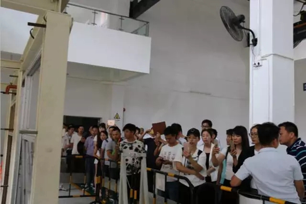 数百人参观贝克洛全球研发中心 探研观察学习