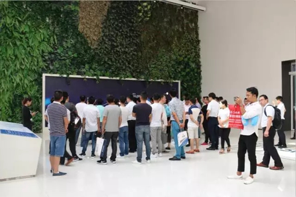 数百人参观贝克洛全球研发中心 探研观察学习