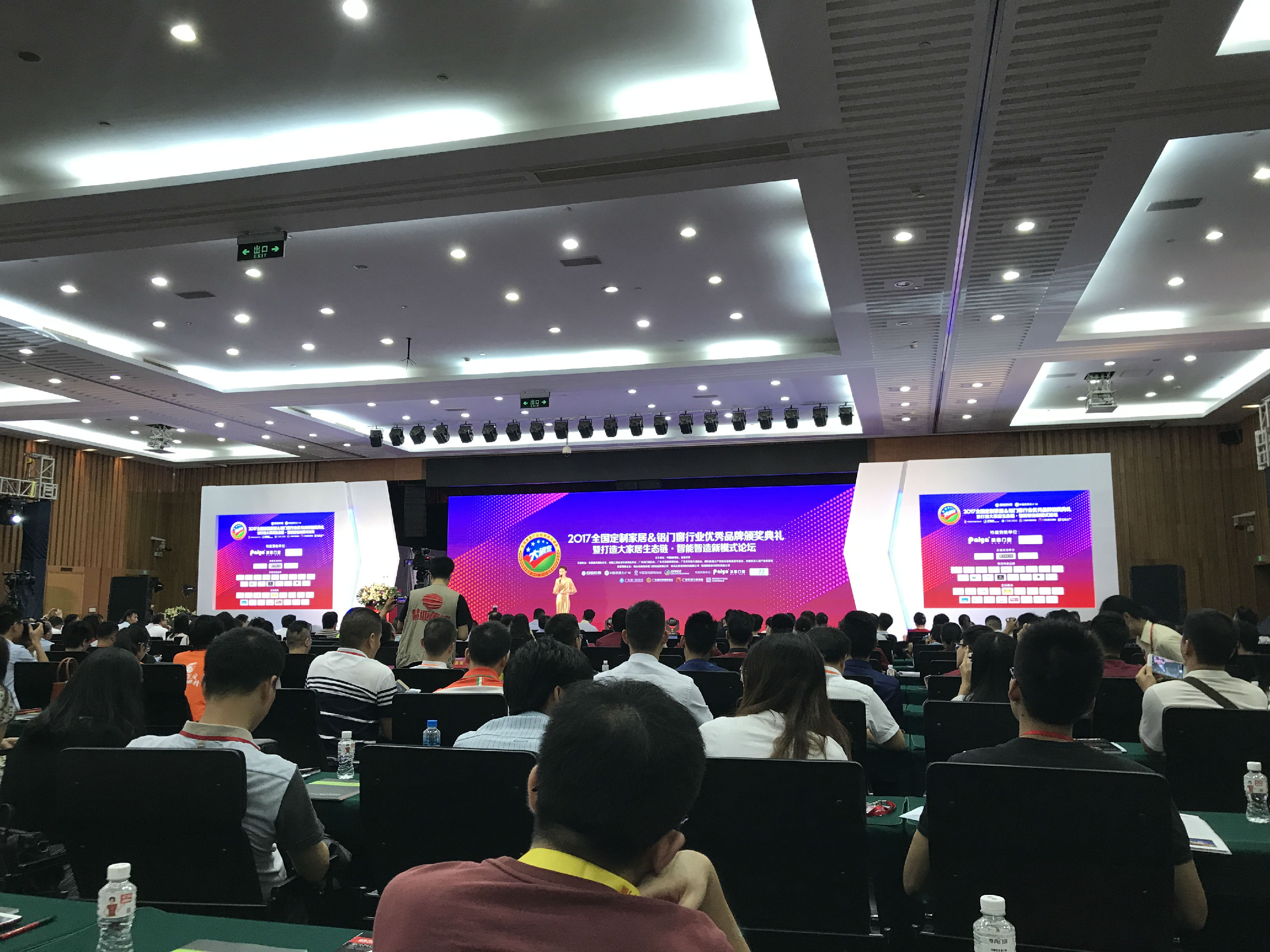 行业翘楚 凯旋归来 伊百丽全屋定制荣获“经销商推崇品牌”奖