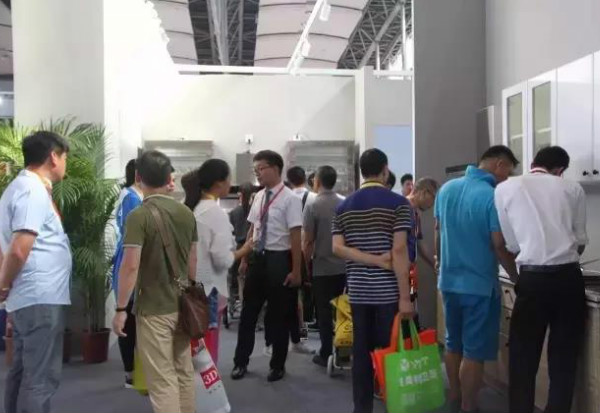 中国建博会（广州）快讯：大信展位人气爆棚