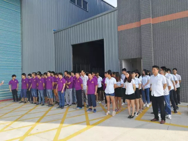 御皇贵族门窗:七月份优秀班组表彰大会及员工动员大会 御皇贵族门窗:七月份优秀班组表彰大会及员工动员大会