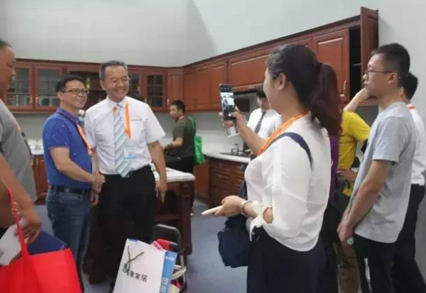 中国建博会（广州）快讯：大信展位人气爆棚