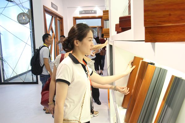 新木缘门窗营销总经理张秀玲：全新系列产品推广 规划全国战略布局 