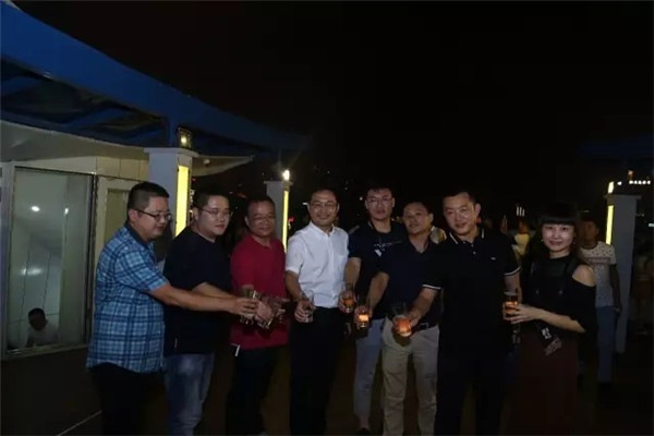 尚品本色：滕飞向上，绽放魅力东方